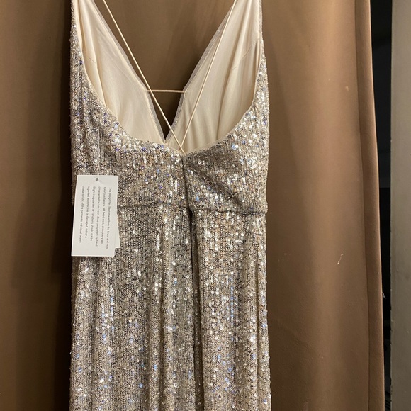 Gown - Picture 5 of 5